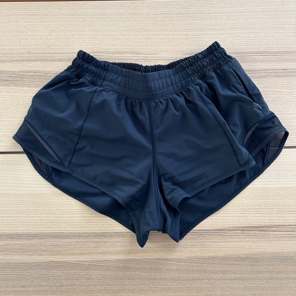 Lululemon Hotty Hot Low-Rise Lined Short 2.5” - Picture 3 of 5